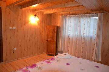 Фото номера Номер с кроватью размера «king-size» Гостевой дом Casa cu povesti Rosia Montana г. Roşia Montană 5