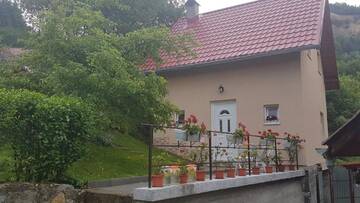 Фото номера Дом с 2 спальнями Дома для отпуска Casa La LEPE г. Roşia Montană 2